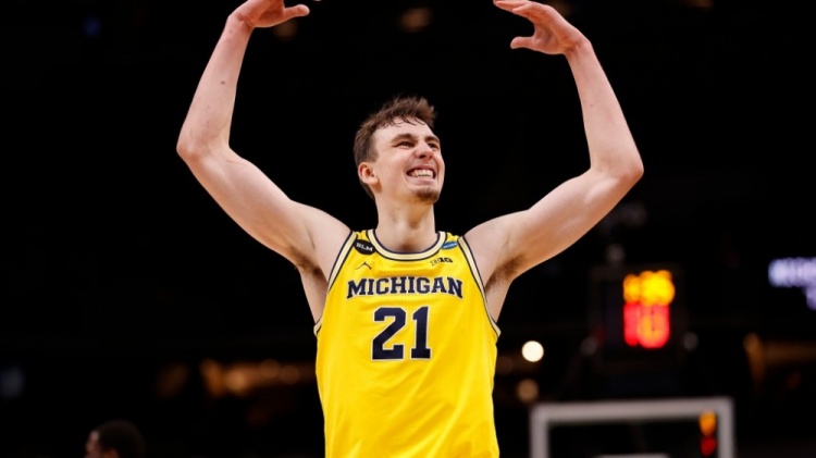 跌至第8 跌至第8